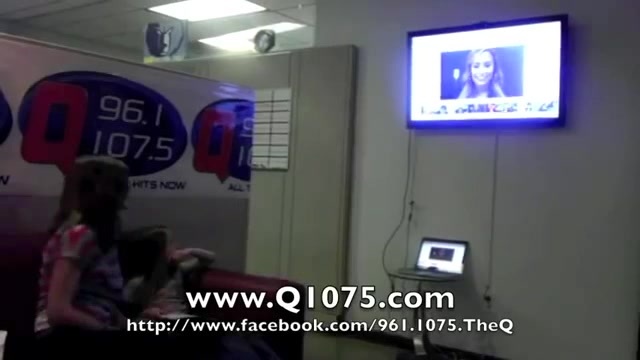 Demi Lovato _Hangs Out_ on Google + 3243