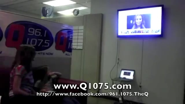 Demi Lovato _Hangs Out_ on Google + 3247