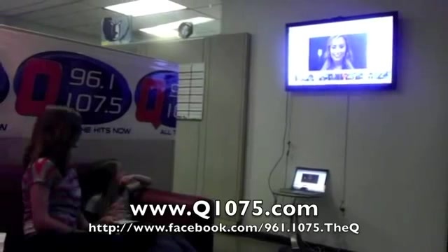 Demi Lovato _Hangs Out_ on Google + 3255