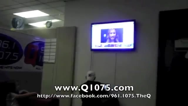Demi Lovato _Hangs Out_ on Google + 3716