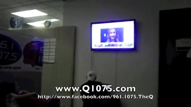 Demi Lovato _Hangs Out_ on Google + 3723