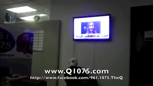 Demi Lovato _Hangs Out_ on Google + 3724