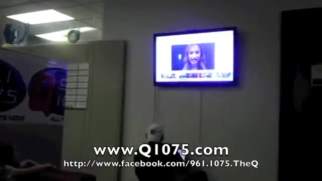 Demi Lovato _Hangs Out_ on Google + 3728