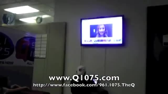 Demi Lovato _Hangs Out_ on Google + 3729