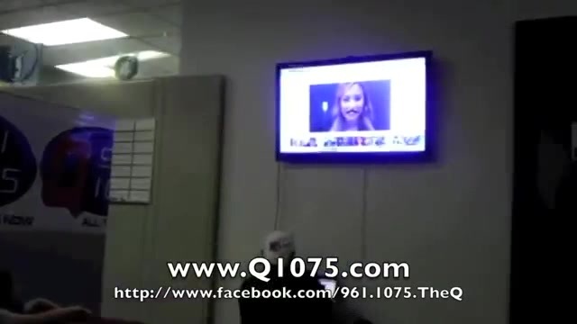Demi Lovato _Hangs Out_ on Google + 3732