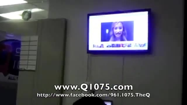 Demi Lovato _Hangs Out_ on Google + 3740