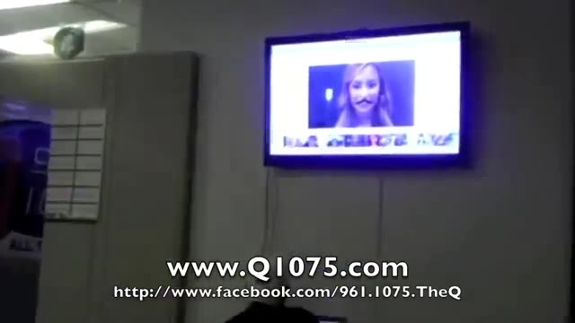 Demi Lovato _Hangs Out_ on Google + 3742