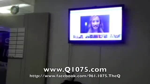 Demi Lovato _Hangs Out_ on Google + 3743