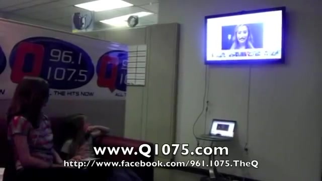 Demi Lovato _Hangs Out_ on Google + 3281