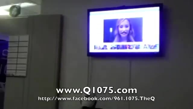 Demi Lovato _Hangs Out_ on Google + 3747