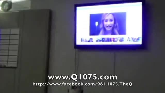 Demi Lovato _Hangs Out_ on Google + 3748