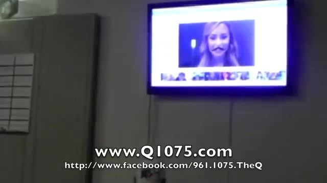 Demi Lovato _Hangs Out_ on Google + 3752