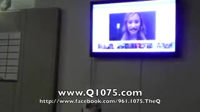 Demi Lovato _Hangs Out_ on Google + 3753