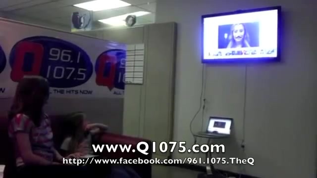 Demi Lovato _Hangs Out_ on Google + 3293