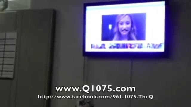 Demi Lovato _Hangs Out_ on Google + 3769