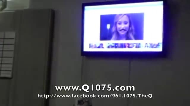 Demi Lovato _Hangs Out_ on Google + 3771
