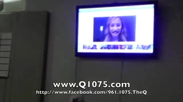 Demi Lovato _Hangs Out_ on Google + 3775