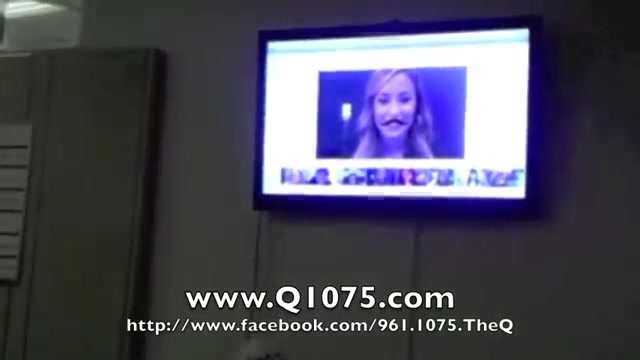 Demi Lovato _Hangs Out_ on Google + 3793