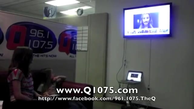 Demi Lovato _Hangs Out_ on Google + 3360