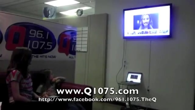 Demi Lovato _Hangs Out_ on Google + 3371