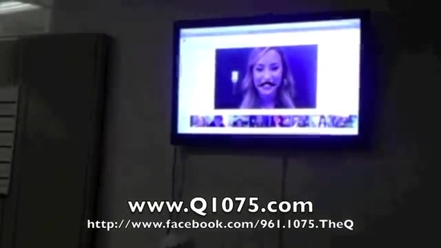 Demi Lovato _Hangs Out_ on Google + 3835