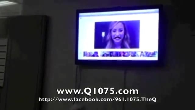Demi Lovato _Hangs Out_ on Google + 3838