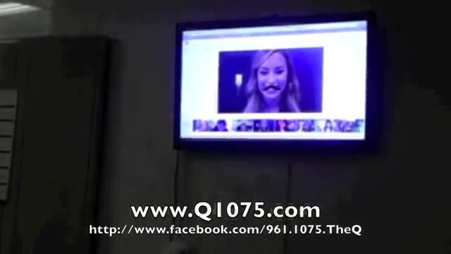 Demi Lovato _Hangs Out_ on Google + 3847