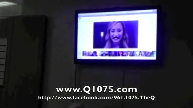 Demi Lovato _Hangs Out_ on Google + 3849