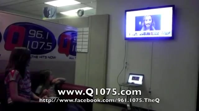 Demi Lovato _Hangs Out_ on Google + 3410