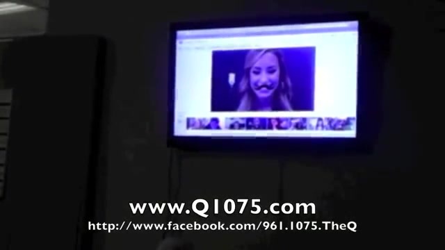 Demi Lovato _Hangs Out_ on Google + 3888