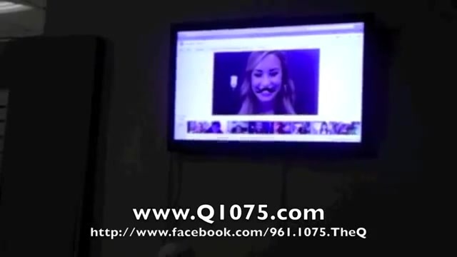Demi Lovato _Hangs Out_ on Google + 3917