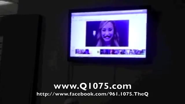Demi Lovato _Hangs Out_ on Google + 3922