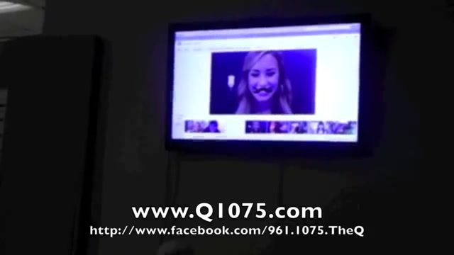 Demi Lovato _Hangs Out_ on Google + 3925