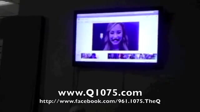 Demi Lovato _Hangs Out_ on Google + 3928