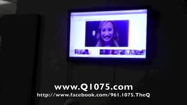Demi Lovato _Hangs Out_ on Google + 3937