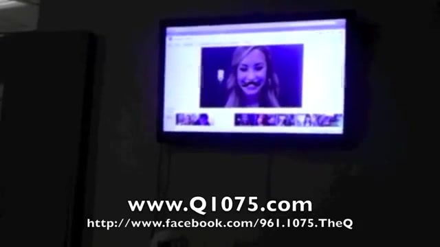 Demi Lovato _Hangs Out_ on Google + 3944