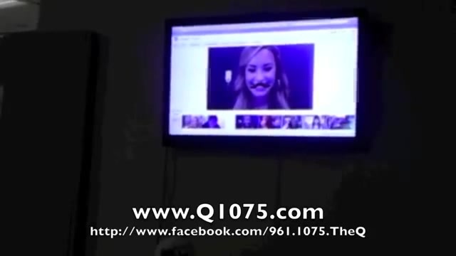 Demi Lovato _Hangs Out_ on Google + 3969