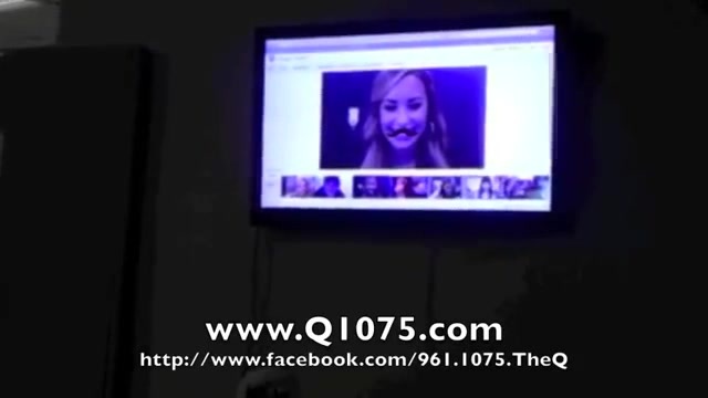 Demi Lovato _Hangs Out_ on Google + 3989