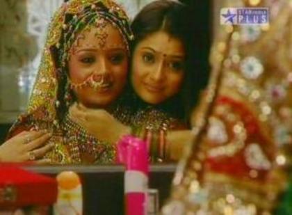 536051_293055784120313_100002476828719_637850_1180094984_n - sara khan 8