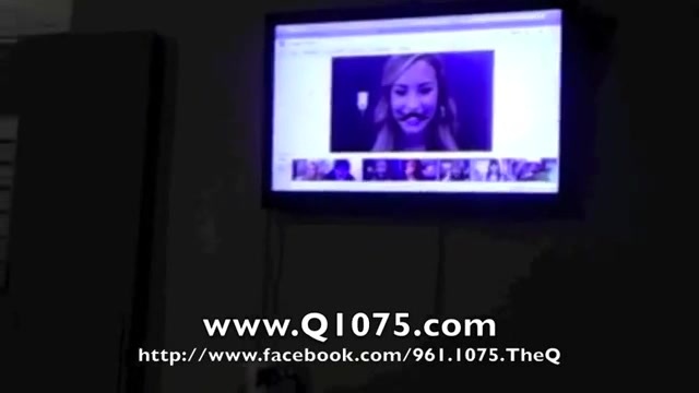 Demi Lovato _Hangs Out_ on Google + 4044