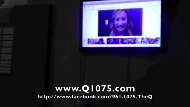 Demi Lovato _Hangs Out_ on Google + 4075