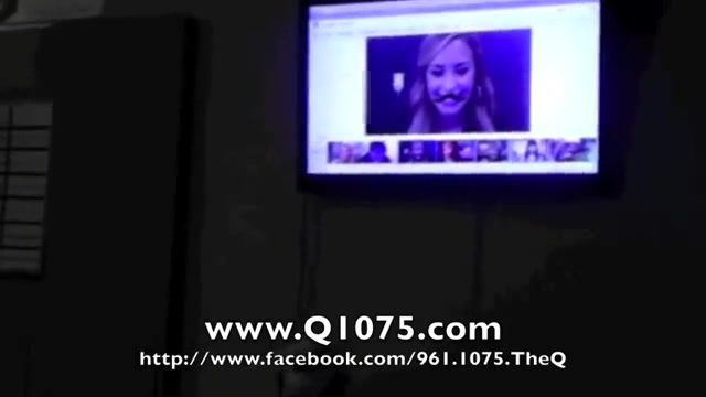 Demi Lovato _Hangs Out_ on Google + 4077