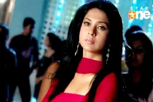 270303_126964860722771_100002277740243_211265_4246444_n - xxJennifer Winget in REDxx