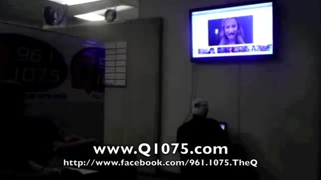 Demi Lovato _Hangs Out_ on Google + 4544