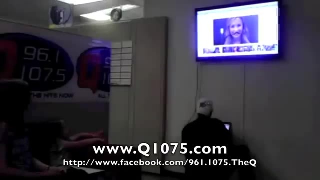 Demi Lovato _Hangs Out_ on Google + 4557 Demi Lovato _Hangs Out_ on Google + 4557