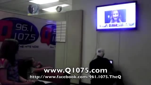 Demi Lovato _Hangs Out_ on Google + 4588