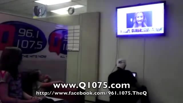 Demi Lovato _Hangs Out_ on Google + 4591