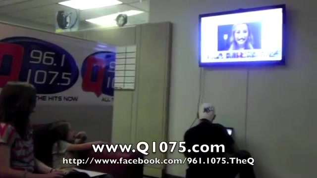 Demi Lovato _Hangs Out_ on Google + 4658