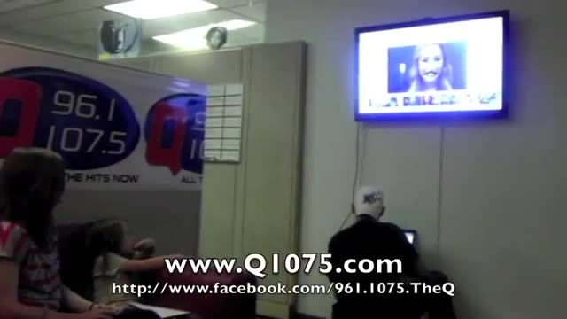 Demi Lovato _Hangs Out_ on Google + 4671