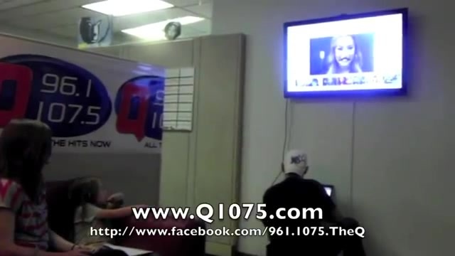 Demi Lovato _Hangs Out_ on Google + 4674